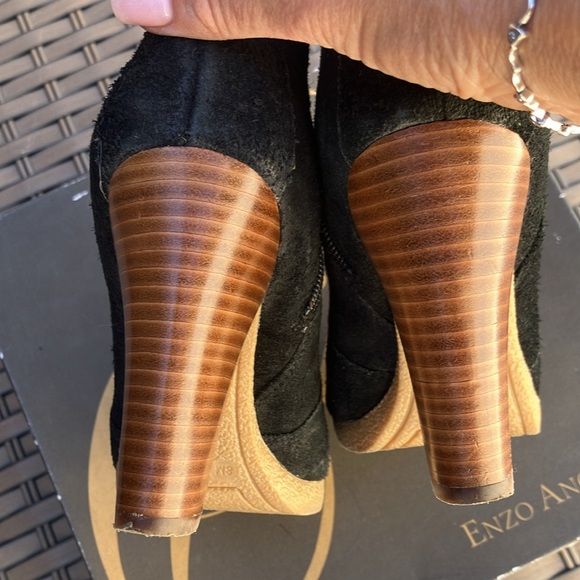 Enzo Angiolini suede boots/w side zippers, small rubber platform. Comfortable! - Picture 6 of 11